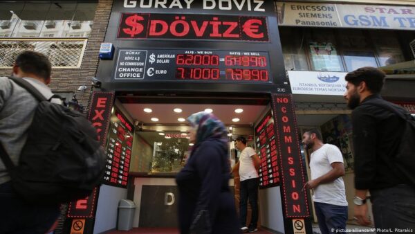 Κρατική παρέμβαση για την αποζημίωση επενδυτών μετά την κατάρρευση κεφαλαίων στην Τουρκία