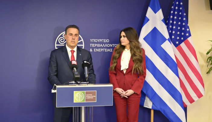 Διάψευση από τον Σταύρο Παπασταύρου για φερόμενες πιέσεις από την πρέσβειρα των ΗΠΑ