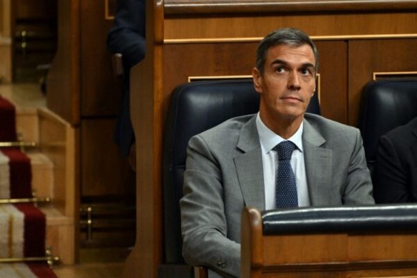 Ισπανία: Καταψήφιση κυβερνητικών διαταγμάτων για τη στέγαση και πολιτική αστάθεια