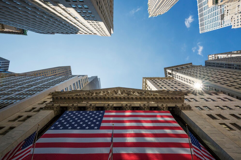 Federal Reserve: Πιθανή αναβολή αυξήσεων επιτοκίων λόγω επιβράδυνσης της απασχόλησης