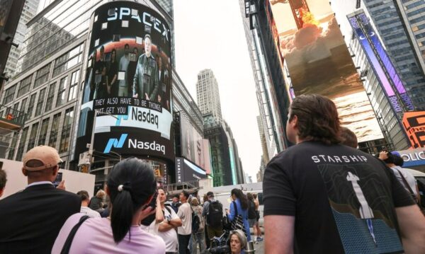 Ισχυρές πιέσεις στη Wall Street λόγω ανησυχιών για τεχνολογία, πετρέλαιο και επιτόκια