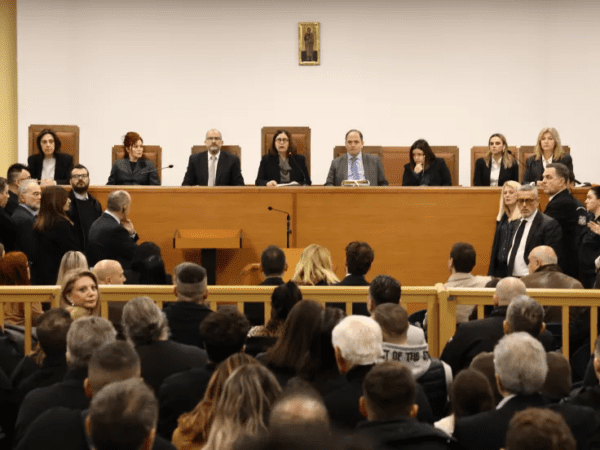 Συνεχίζεται η δίκη για τη σιδηροδρομική τραγωδία των Τεμπών στο Εφετείο Λάρισας