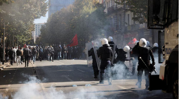 Αλβανία: Κλιμακώνεται η κοινωνική αναταραχή με μαζικές διαδηλώσεις στα Τίρανα
