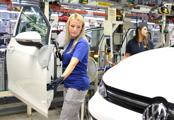 Volkswagen: Εργασιακή κρίση και προειδοποίηση για απεργίες το 2027
