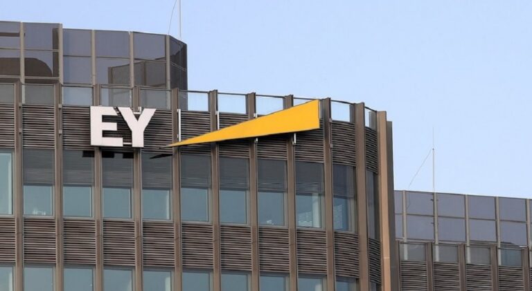 Αύξηση εσόδων 4,7% για την EY με επίκεντρο τις επενδύσεις στην τεχνητή νοημοσύνη