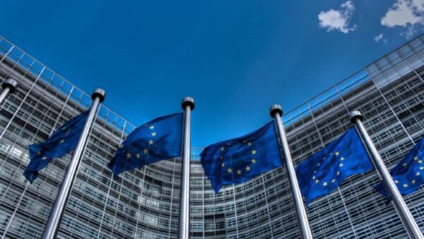 Αυστηρότερα κριτήρια και υψηλότερα επιτόκια δανεισμού για τις επιχειρήσεις στην ΕΕ