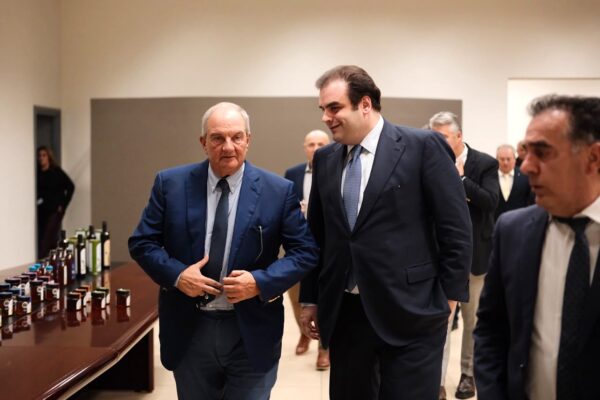 Συνάντηση για τη φορολογία καπνικών: Συμφωνία για σταδιακή προσαρμογή έως το 2036