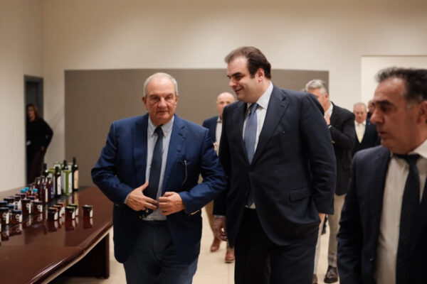 Κυβερνητική παρέμβαση για τη φορολογία του καπνού: Παράταση 8 ετών στις αυξήσεις