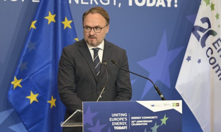 Απελευθέρωση στρατηγικών αποθεμάτων πετρελαίου από την ΕΕ για τη σταθεροποίηση της αγοράς