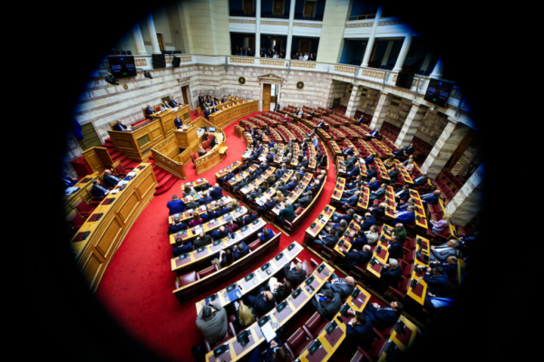 Απόσυρση επίμαχης διάταξης για τις ρυθμίσεις οφειλών μετά τις αντιδράσεις των δικηγόρων