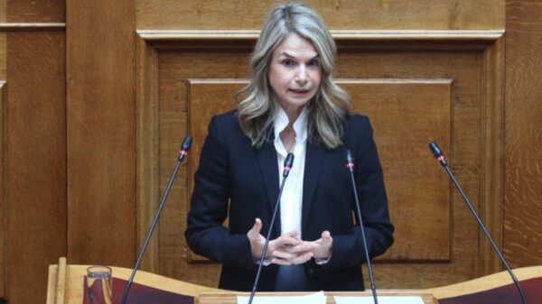 Κριτική Μιλένας Αποστολάκη στην κυβέρνηση για τη διαχείριση των δανειοληπτών