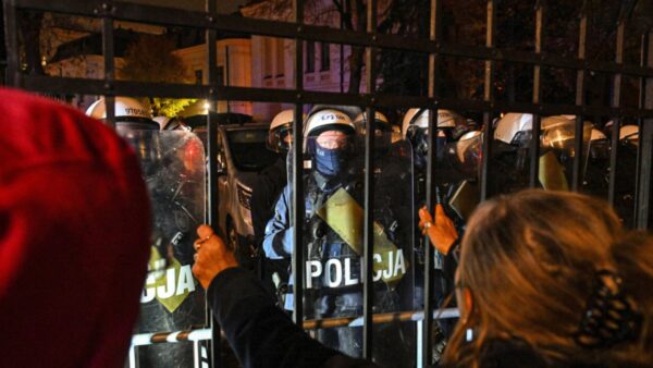 Πολιτική κρίση στην Πολωνία: Σύγκρουση κυβέρνησης και προεδρίας για τον έλεγχο του Συνταγματικού Δικαστηρίου